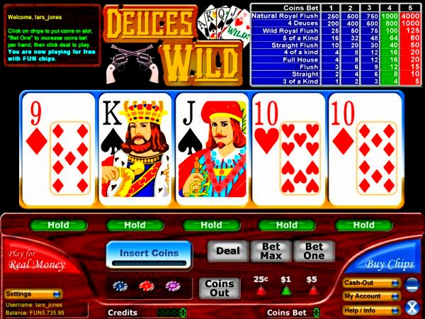 Как показывает практика, использование стратегии в покер Deuces Wild на начальном этапе даже опытным игрокам кажется весьма сложной и проблематичной задачей. А если вы хотите начать игру как можно скорее, но, при этом, не разбрасываться деньгами безрассудно, то в таком случае вам нужно обязательно изучить как минимум упрощенную стратегию игры в видео покер Deuces Wild. Таким образом, грамотно используя полученную информацию, игрок сумеет удерживать математическое преимущество, которым обладает игорное заведение на определенном уровне, а то и вовсе нивелировать преимущество игорного дома. В рамках данной статьи мы рассмотрим ситуации с разными картами, которые попали к вам в руки. Раздача принесла карты с двойками В случае если вы получили 4 двойки – мы рекомендуем оставить все карты без изменений. Причина – лучшую комбинацию собрать у вас не получится. Если на руках у вас оказалось три двойки, то в этом случае требуется оставить карты под «дикий» Royal Flush или Five of Kind. В другом случае оставляйте только двойки. Если игрок получил на руки две двойки, то в этом случае вам необходимо сохранить комбинацию от Four of Kind (включительно) и старше. Мы рекомендуем сохранить любые четыре карты под Royal Flush или сбросить абсолютно все, помимо двоек. Вы получили одну двойку? В этом случае нужно оставить абсолютно любую оплачиваемую комбинацию, разбив ее в том случае, если имеется 4 карты на Royal Flush. Также 4 карты нужно оставить под Straight Flush, а три карты под комбинацию Royal Flush. Если такой возможности нет – тогда, без вариантов, сбрасываем все, помимо двоек. Если раздача дала карты без двоек Если раздача не принесла ни одной двойки, в таком случае задача игрока – оставить любые комбинации, которые оплачиваются. Разбивать комбинации допустимо исключительно в тех случаях, если имеются четыре карты на Royal Flush. Если есть возможность составить Straight Flush и Royal Flush из четырех и, соответственно, трех карт – сделайте это. Сохраняйте любую пару (две пары допускается оставлять лишь в редких вариантах игры, когда комбинация Full House оплачивается также, как Four of Kind). У вас есть 10, J, Q или K одной масти? Комбинацию от двух карт нужно сохранить. В случае, когда ничего из описанного выше к вам не попало – сбрасываем все полученные карты и берем новые.  Рекомендация начинающим – тщательно взвешивайте свое решение перед тем, как нажимать на кнопки. В виртуальном игорном заведении никто торопить вас не будет, посему нет никакого смысла принимать поспешные решения. Ошибки новичков Начинающие игроки в видеопокер Deuces Wild чаще всего допускают такого рода ошибки: 1.	Остается старшая карта, несмотря на то, что одну допускается оставлять только двойку. 2.	В отдельных случаях сбрасываются двойки. Этого никогда нельзя делать даже в том случае, если есть возможность получить чистый Royal Flush. 3.	Не оставляйте двойку с любой другой картой – это серьезная ошибка, которая ощутимо ударит по кошельку. 4.	Не разбивайте пары! Если вы не уверены, что точно получите Straight или Flush, то именно эта пара даст вам достаточно высокие шансы на победу. 5.	Full House в видео-покере оплачивается не настолько щедро, чтобы оставить две пары. Не повторяйте эти ошибки! Несмотря на то, что упрощенная стратегия для игры в Deuces Wild дает свои результаты, не забудьте изучить полную таблицу для пополнения копилки знаний. Именно основы сделают вас успешным игроком!   